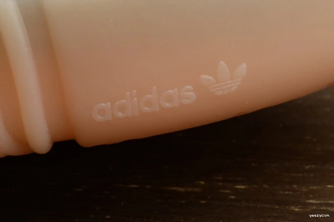 ADIDAS BOOST BB1840 750 DARK GLOW LIGHT GUM YEEZY GREY 0908
